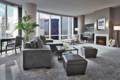 Deluxe King Suite with City View