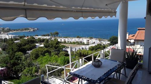  unique sea view and cozy apartment, Pension in Saronida