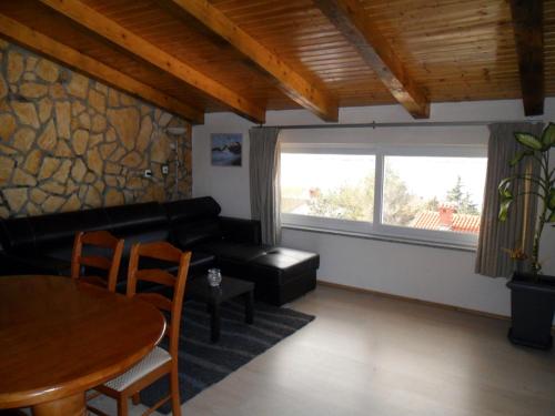  ne, Unterkunft in Omišalj