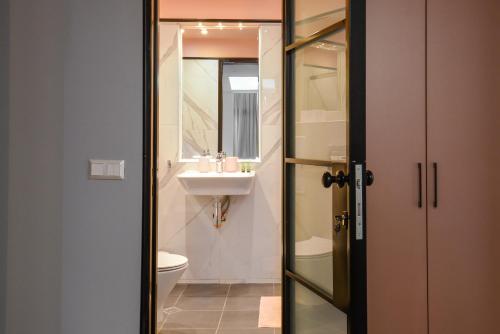 ROSE one bedroom designer apartment in city centre