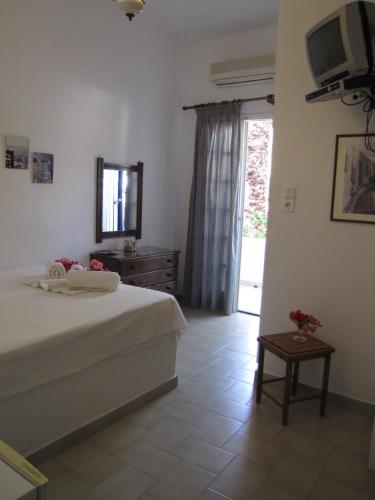 Eden Ios Rooms