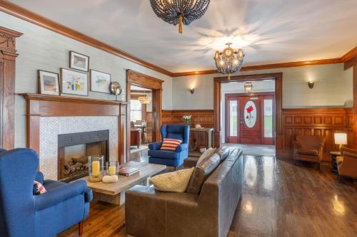 The Shore House - image 9
