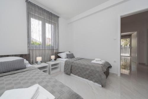 Villa Star 5 a centrally located ap. with a pool