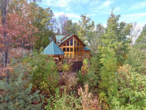 Luvin Logs Lodge