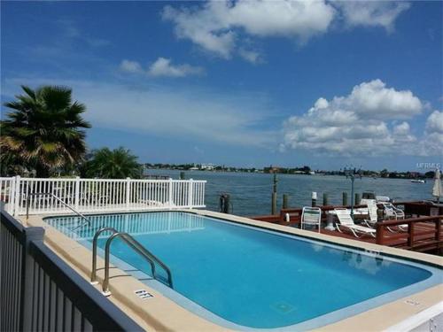 Paradise Lane-Dolphin View-On the Intercostal in St Pete Beach, USA