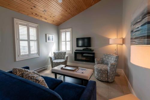 Standard Two Bedroom Cottage (2 Queen Beds)