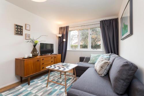 Retro 1 Bed Sleeps 4 - 10 Minutes to Borough Market