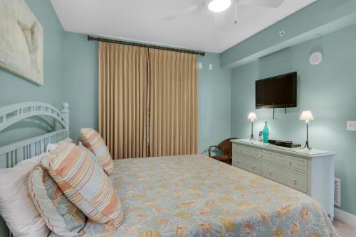 0507 -2B/2 Bath with New Couch and King Mattress in guest bedroom July 2018! - image 5