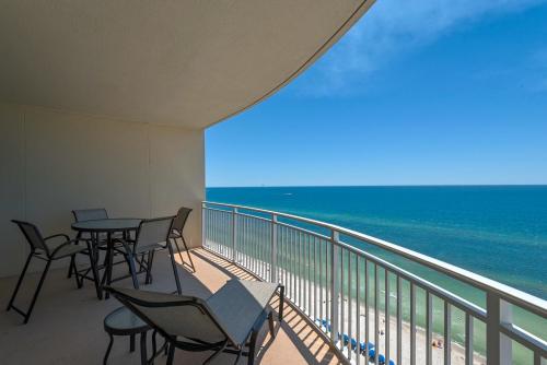 1408 - 1B/2 Bath With Bonus Room. Master Bedroom & Living Room Face the Gulf! - image 8