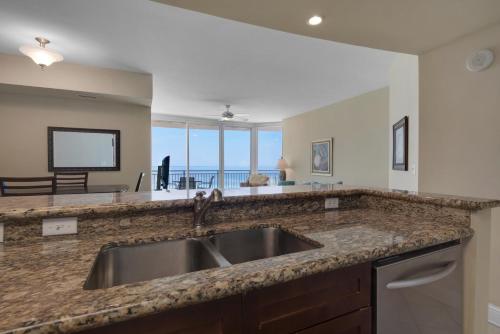 1211 - 2B/2 Bath with Bunks. Master Bedroom & Living Room Face the Gulf! - image 6