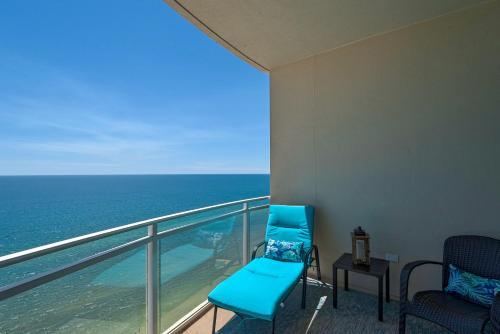2306 - 1B/2 Bath With Bonus Room. Master Bedroom & Living Room Face the Gulf! - image 8