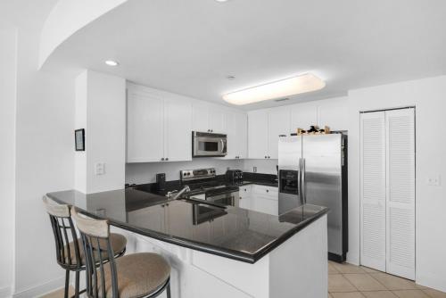 Aqua 1610 - 1B/2 Bath - New Owners!!! - image 3