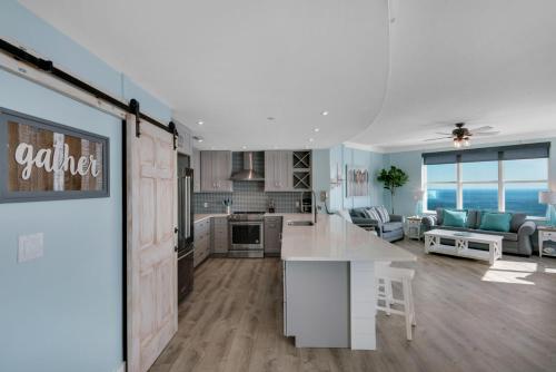 1901 - 3 Bedroom 3 Bath. Fully Renovated! Free Beach Chairs! - image 9