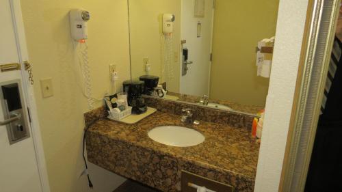 Baymont Inn & Suites by Wyndham Holbrook - image 2