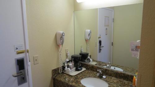 Baymont Inn & Suites by Wyndham Holbrook - image 6