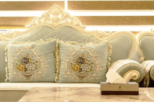 Queen Stay Apartments - image 10