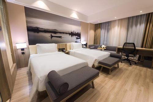 Atour Hotel Zhuji Xishi Hometown