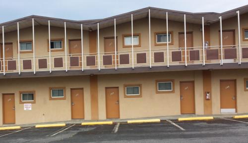 . Hallmark Motel