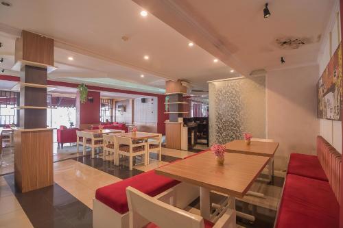 RedDoorz near Setrasari Mall 2