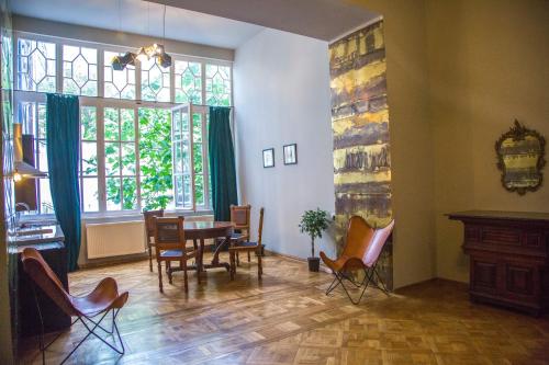 

Shushabandi" apt in Historical Building