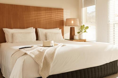 Four-Bedroom Beachfront Apartment with Sea Views