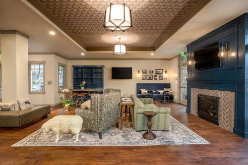 Lobby, The Agrarian Hotel, BW Signature Collection in Arroyo Grande (CA)