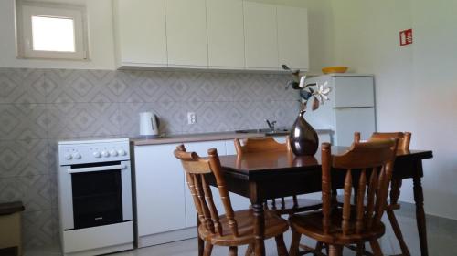 One-Bedroom Apartment image 1