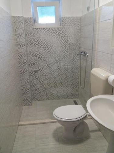 One-Bedroom Apartment image 5