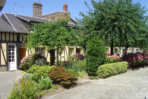 Вхід, Hotel de La Croix d'Or in Avranches