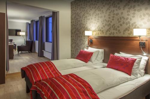 1 double bed, 2 twin beds, 1 sofa bed