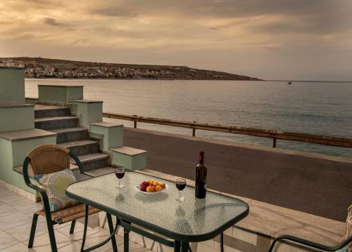  Sunrise Beachfront Apartment, Pension in Sitia