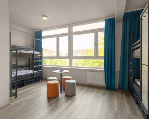 room detail thumbnail 1