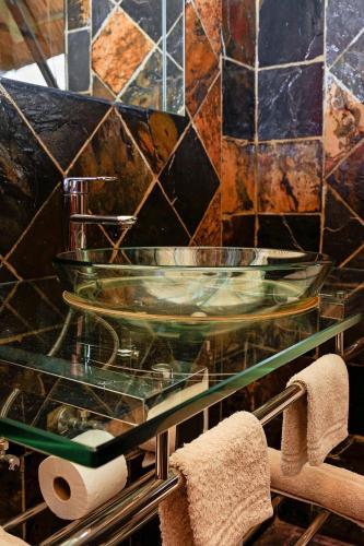 Fürdőszoba, Mahikeng Lodge in Maanhaarand