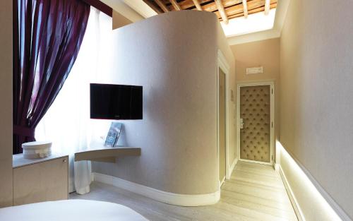 Spagna Royal Suite - image 4