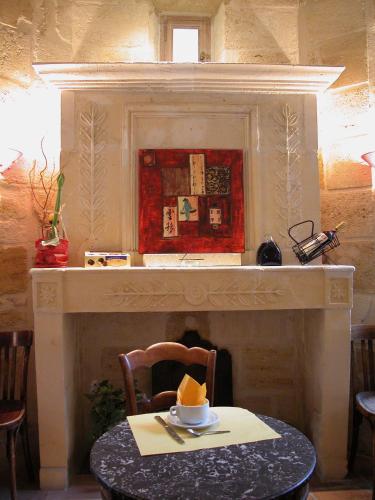 Pub/Lounge, Qualys-Hotel Bordeaux La Tour Intendance near Aquitaine Múzeum