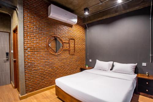 Kaen Hostel Room Type - Deluxe Queen Room with Private Bathroom