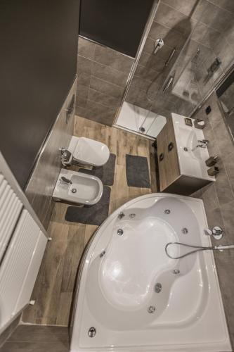 SUITE 11 NEAR DUOMO - image 12