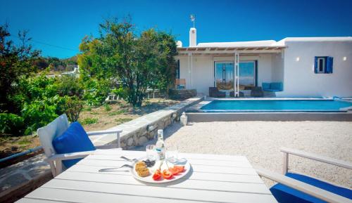  Villa Tropicalia in Platis Gialos