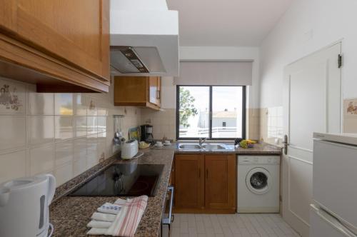 One-Bedroom Apartment with Garden View image 3