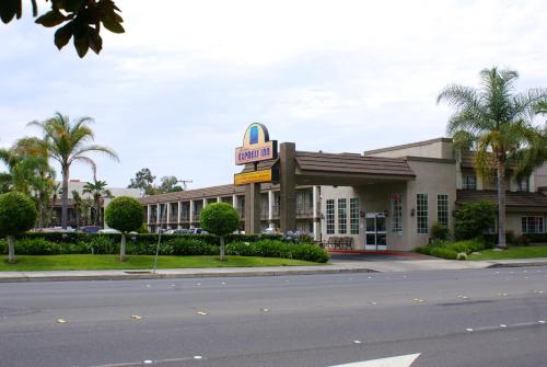 Queens Inn Anaheim in Anaheim, USA