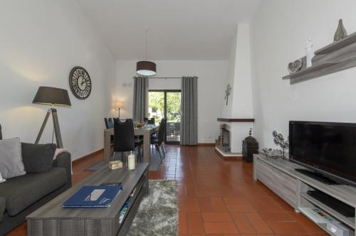 Three-Bedroom Villa with Garden View image 4
