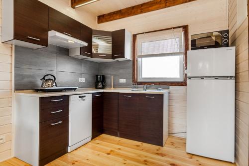 2 bedrooms, 4 beds