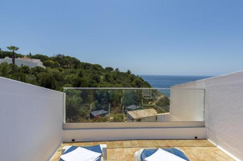 One-Bedroom Apartment with Sea View image 5