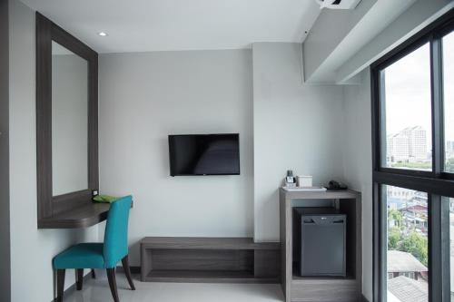 room detail thumbnail 1