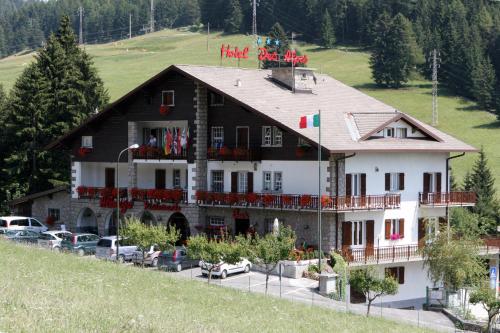 Entrance, Hotel Des Alpes in Castione della Presolana