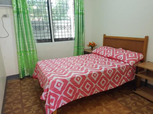 OMG Guesthouse for 2 - room in Samal District - Samal Island