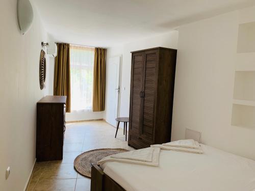 Three-Bedroom Apartment image 4