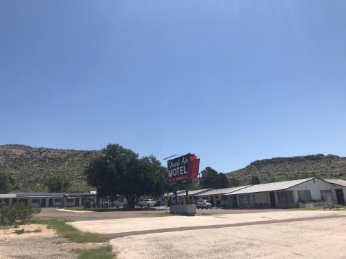 Desert Air Motel, Upton