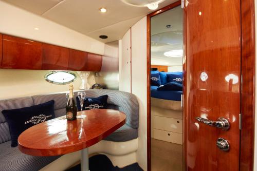 Y-Knot-Two Bedroom Luxury Motor Boat In Lymington