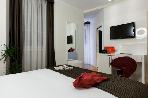 Deluxe Double Room image 5